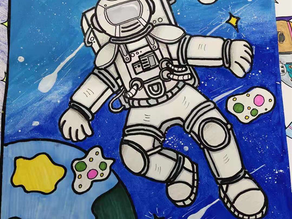 冷水滩梅湾小学:学生手绘"太空梦" 畅想未来宇宙空间
