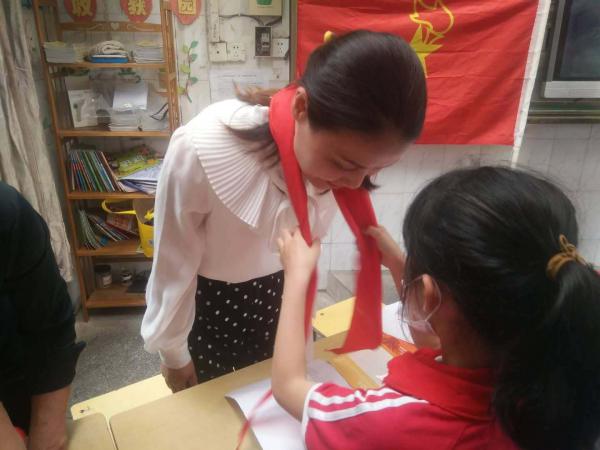 红色传承·童心向党——思源学校举行少先队入队仪式