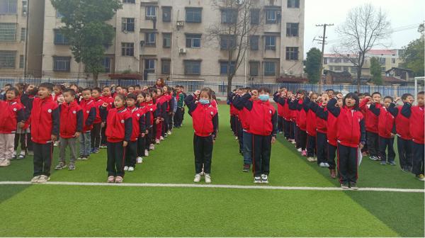 永州市第十四中学举行少先队入队仪式